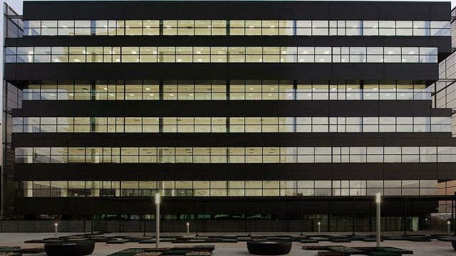 Martínez Villergas 49, Edificio V