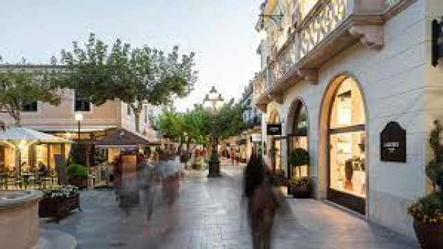 Remodelación La Roca Village
